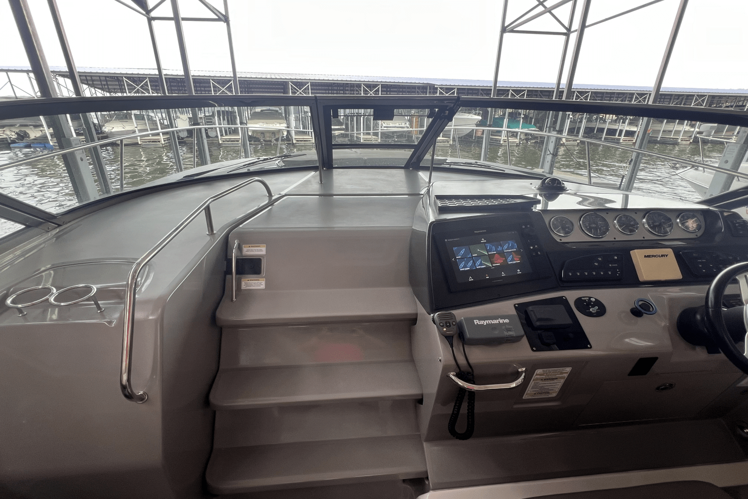 Slide: The Image of Sea Ray 370 DA-SD 2014 - 14