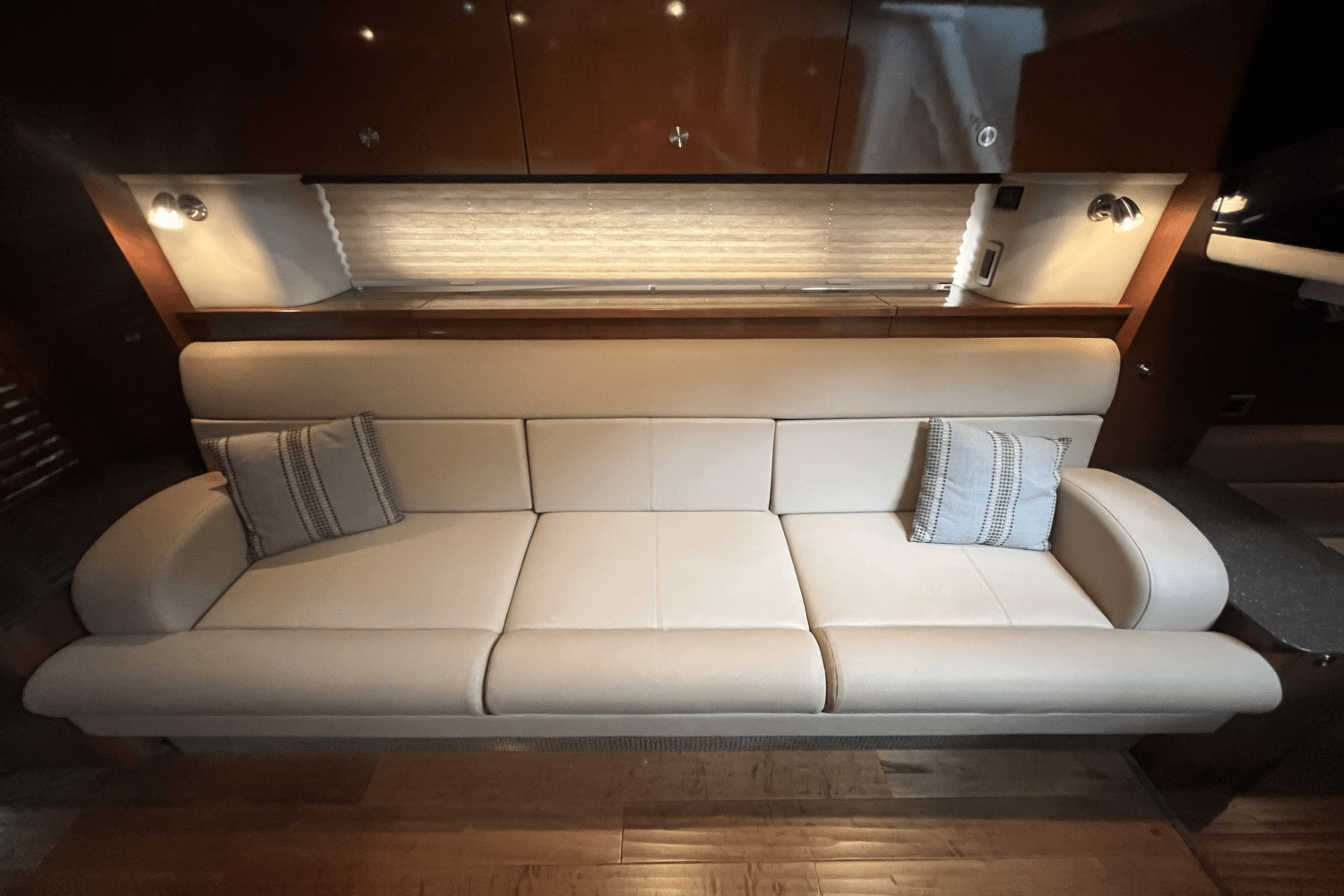 Slide: The Image of Sea Ray 370 DA-SD 2014 - 16