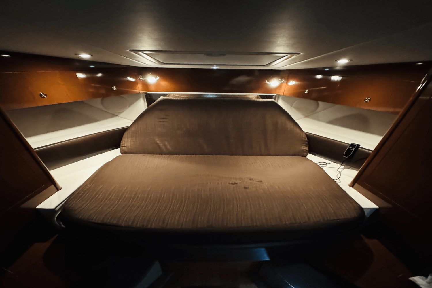 Slide: The Image of Sea Ray 370 DA-SD 2014 - 19