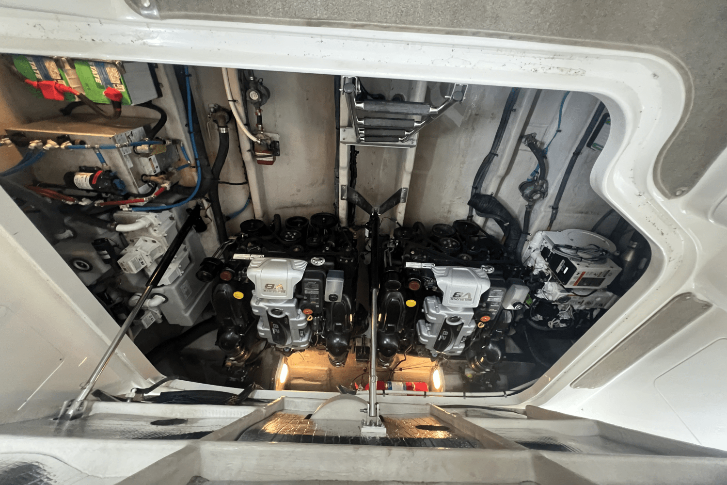 Slide: The Image of Sea Ray 370 DA-SD 2014 - 23