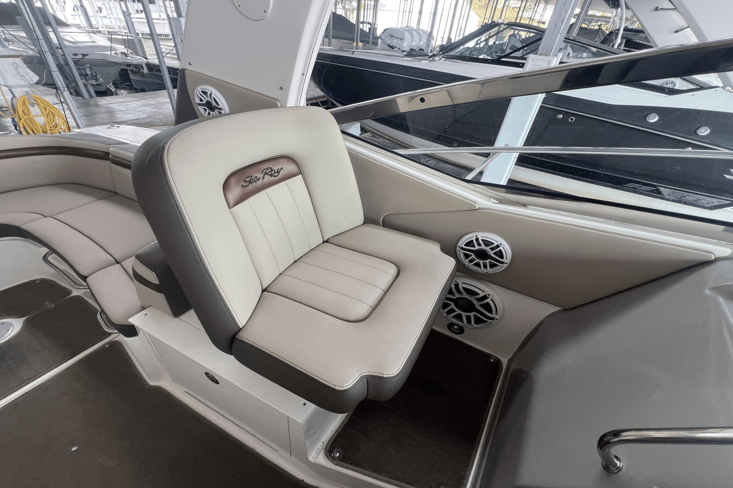 Slide: The Image of Sea Ray 370 DA-SD 2014 - 9