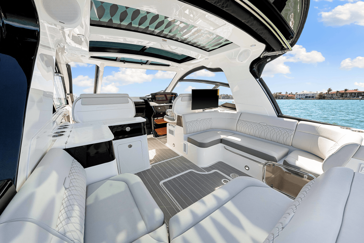 Slide: The Image of Sea Ray 370DA OB 2024 - 32