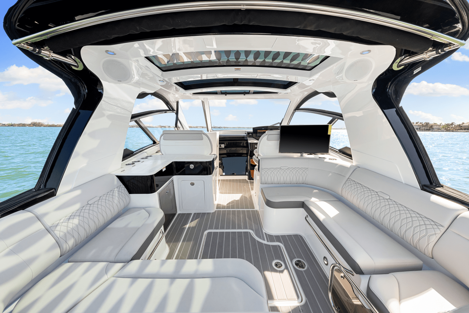 Slide: The Image of Sea Ray 370DA OB 2024 - 33