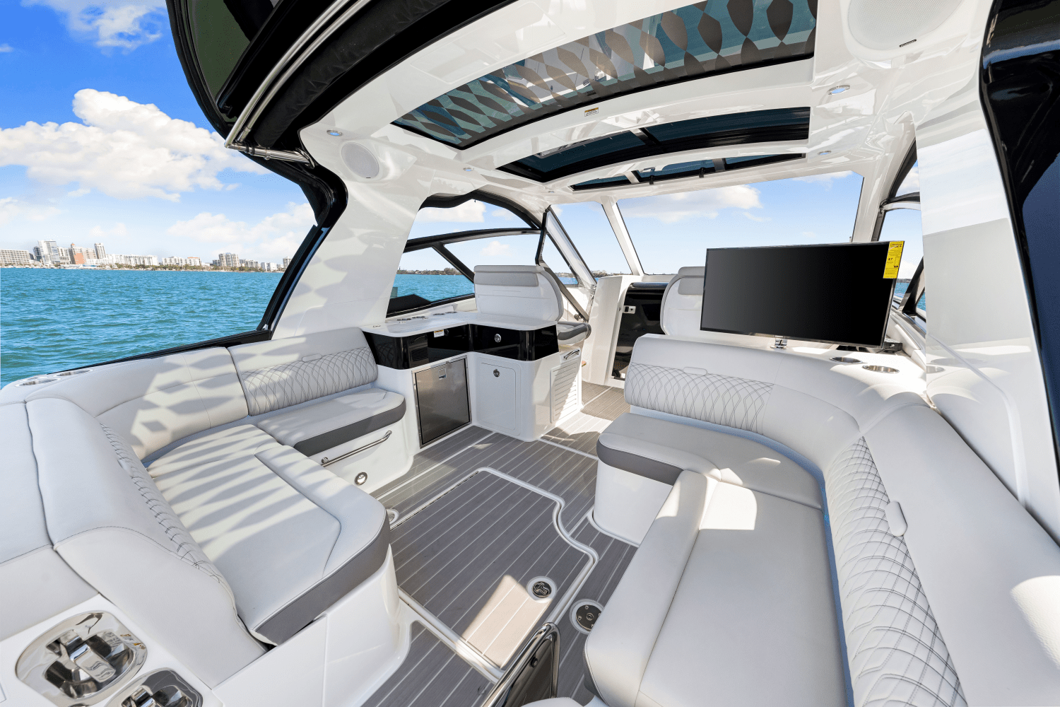 Slide: The Image of Sea Ray 370DA OB 2024 - 34