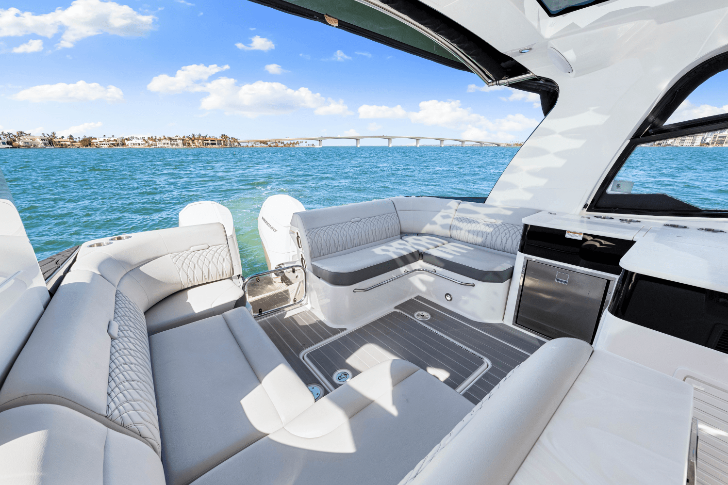 Slide: The Image of Sea Ray 370DA OB 2024 - 37