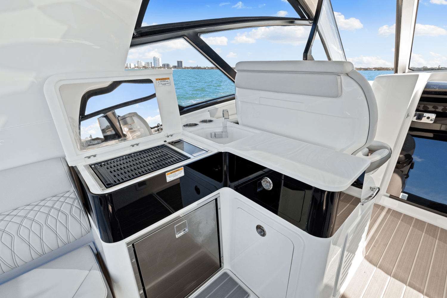 Slide: The Image of Sea Ray 370DA OB 2024 - 38