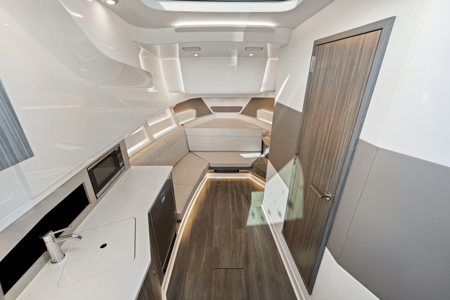 Slide: The Image of Sea Ray 370DA OB 2024 - 55