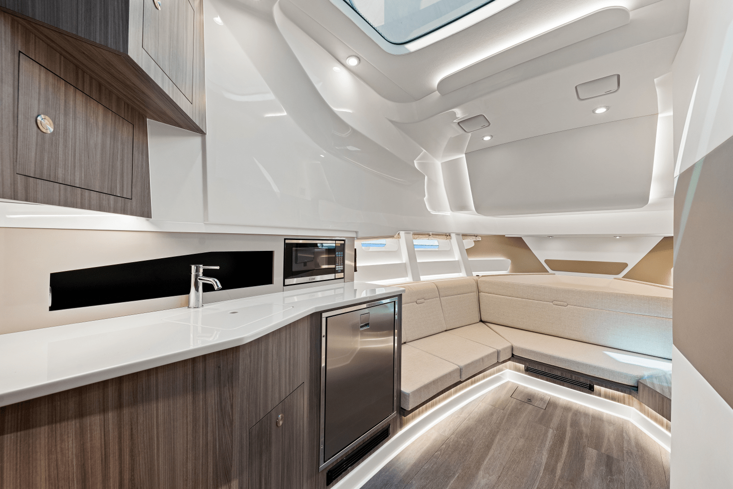 Slide: The Image of Sea Ray 370DA OB 2024 - 56