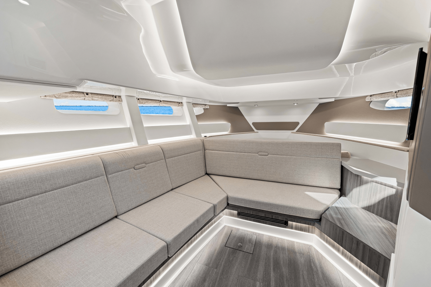 Slide: The Image of Sea Ray 370DA OB 2024 - 57