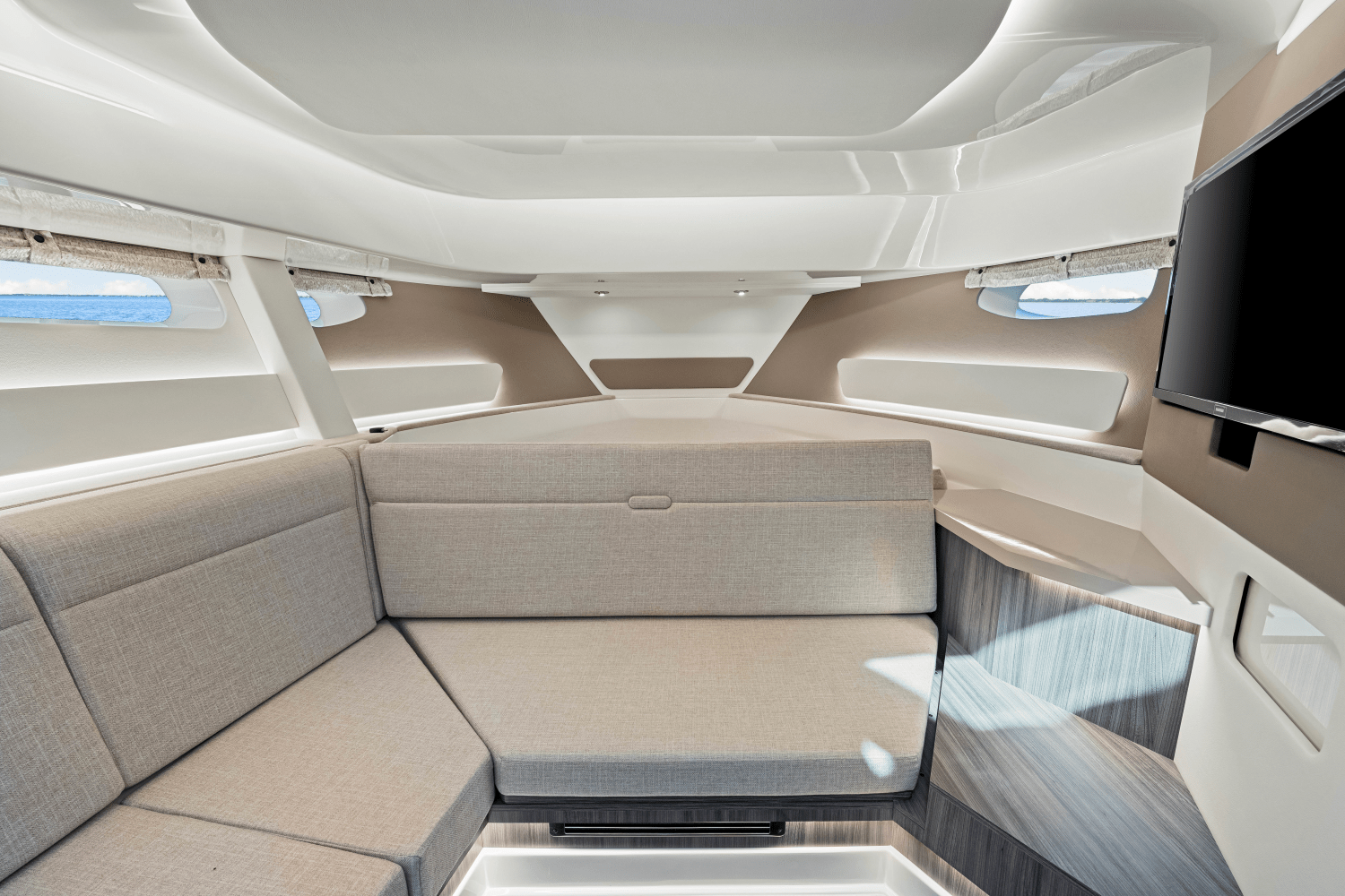 Slide: The Image of Sea Ray 370DA OB 2024 - 58