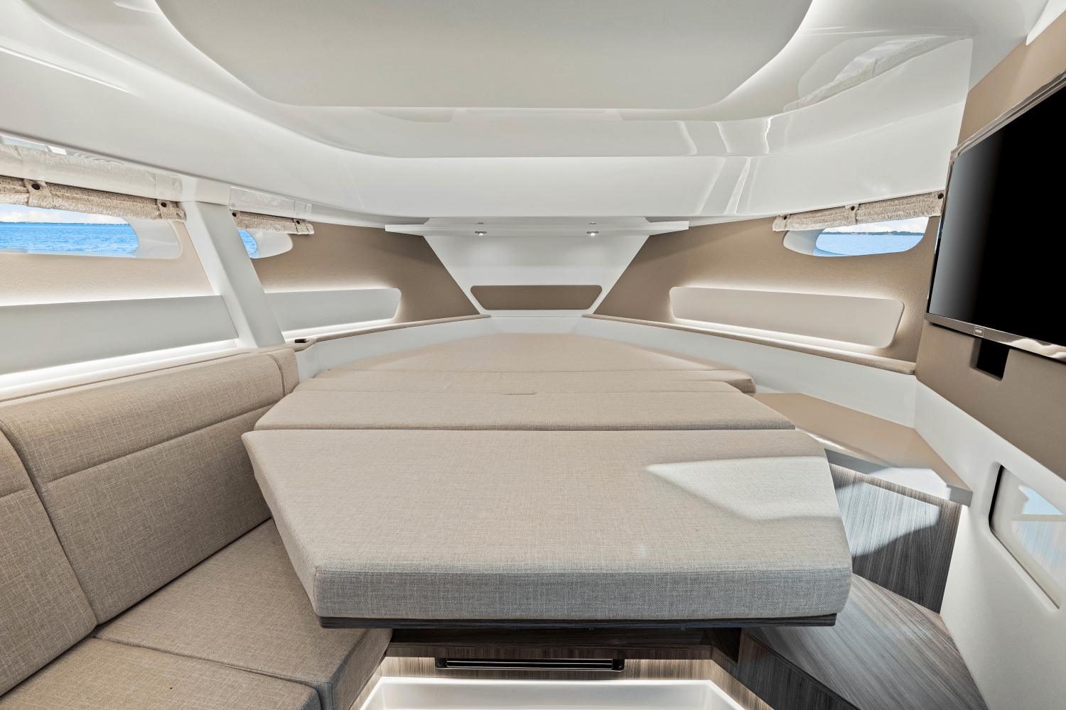 Slide: The Image of Sea Ray 370DA OB 2024 - 59