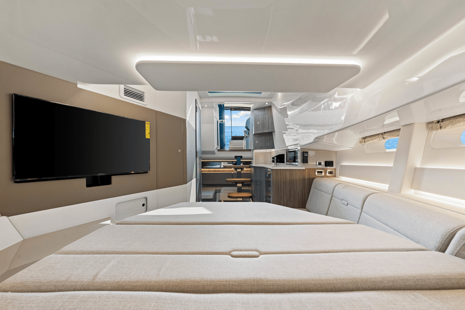 Slide: The Image of Sea Ray 370DA OB 2024 - 60