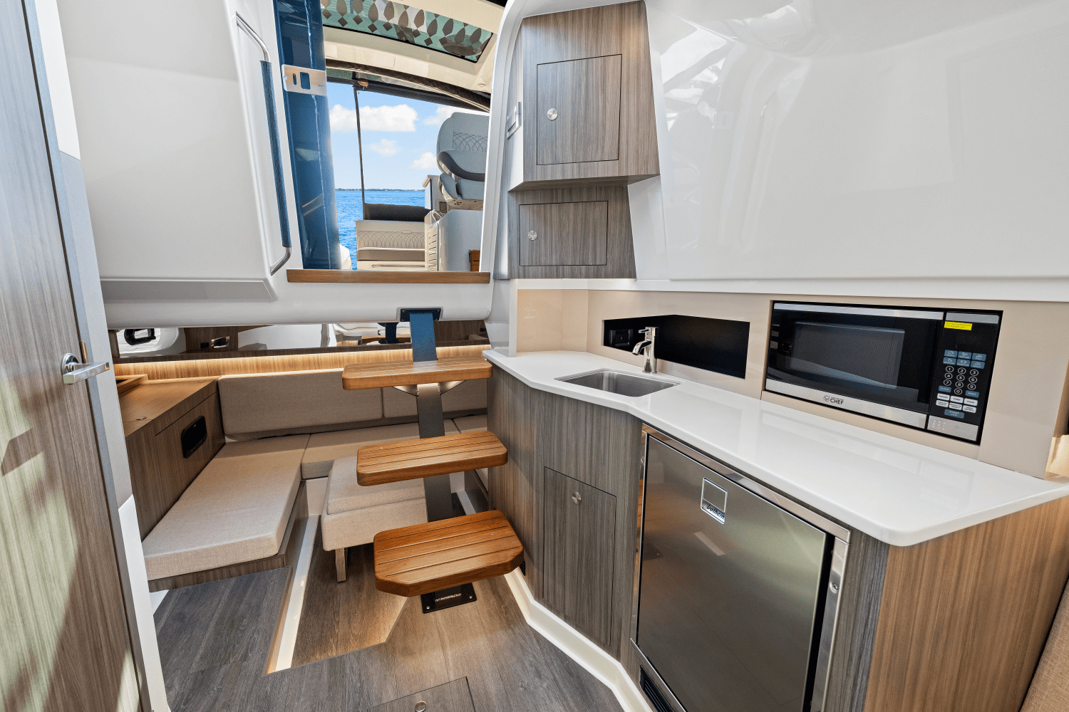 Slide: The Image of Sea Ray 370DA OB 2024 - 61