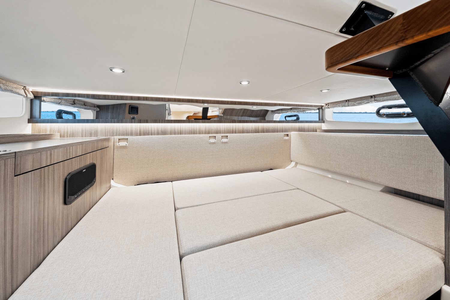 Slide: The Image of Sea Ray 370DA OB 2024 - 63