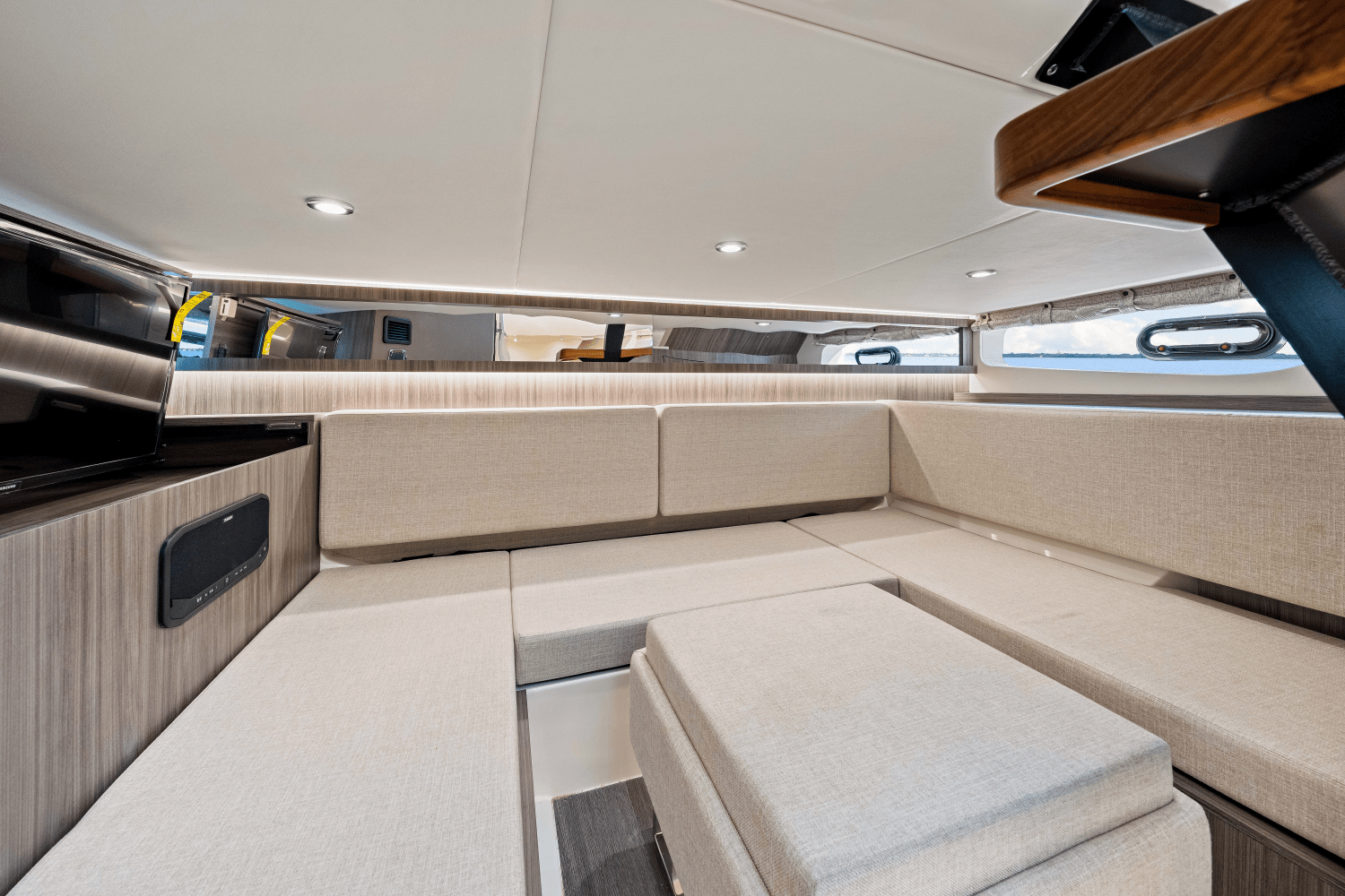 Slide: The Image of Sea Ray 370DA OB 2024 - 64