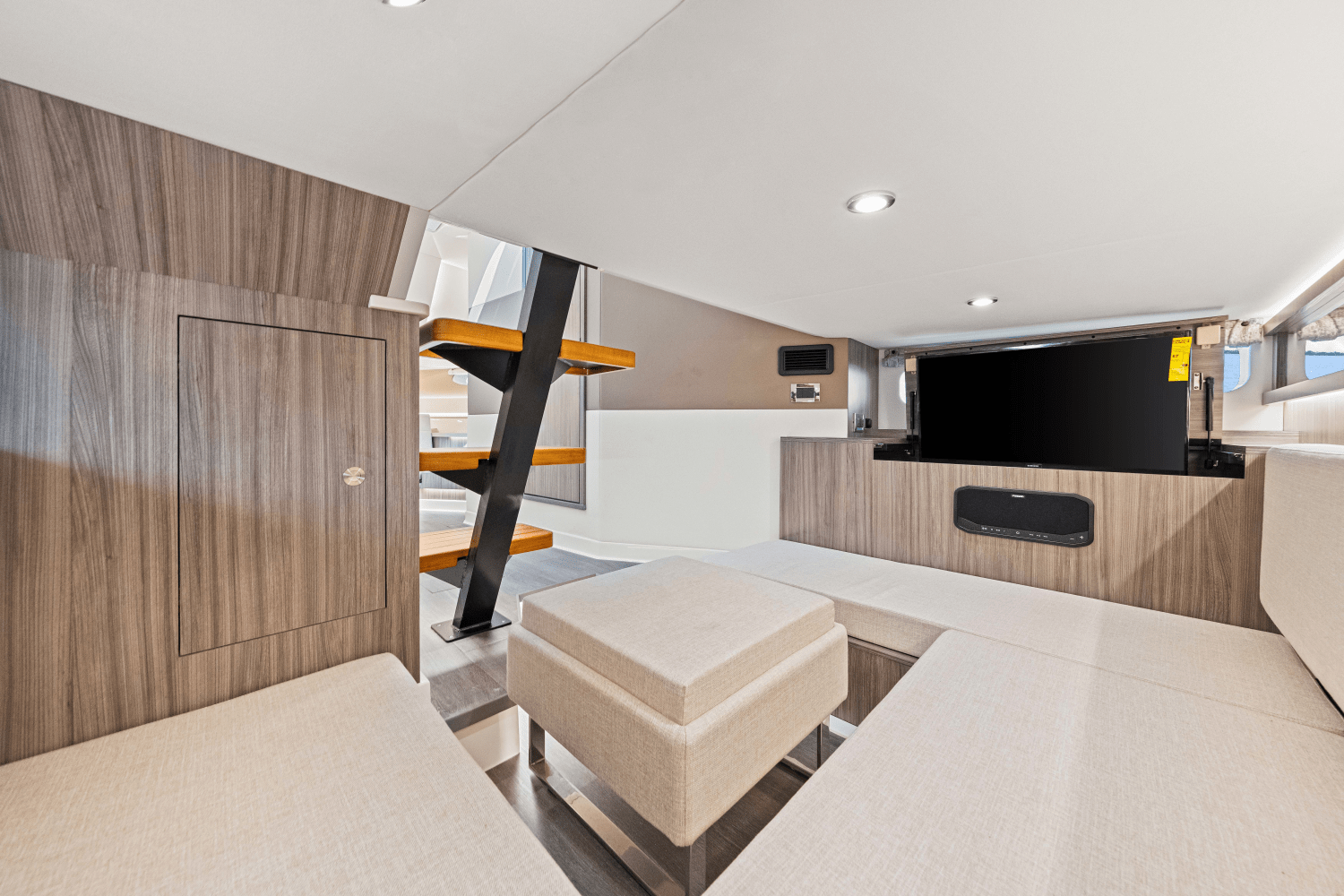 Slide: The Image of Sea Ray 370DA OB 2024 - 65