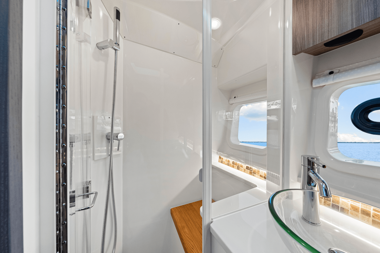 Slide: The Image of Sea Ray 370DA OB 2024 - 67