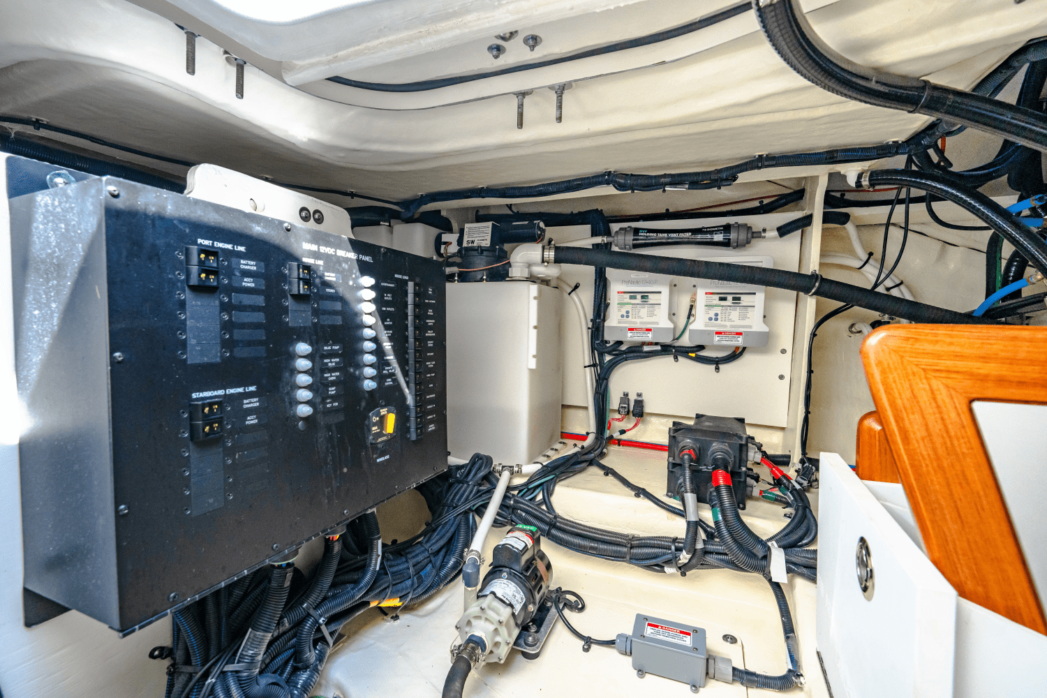 Slide: The Image of Sea Ray 370DA OB 2024 - 70