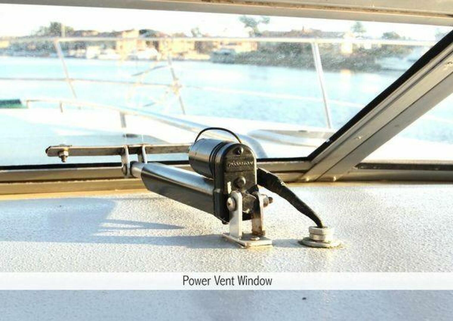 Slide: The Image of Sea Ray 370 Express 1994 - 5296439