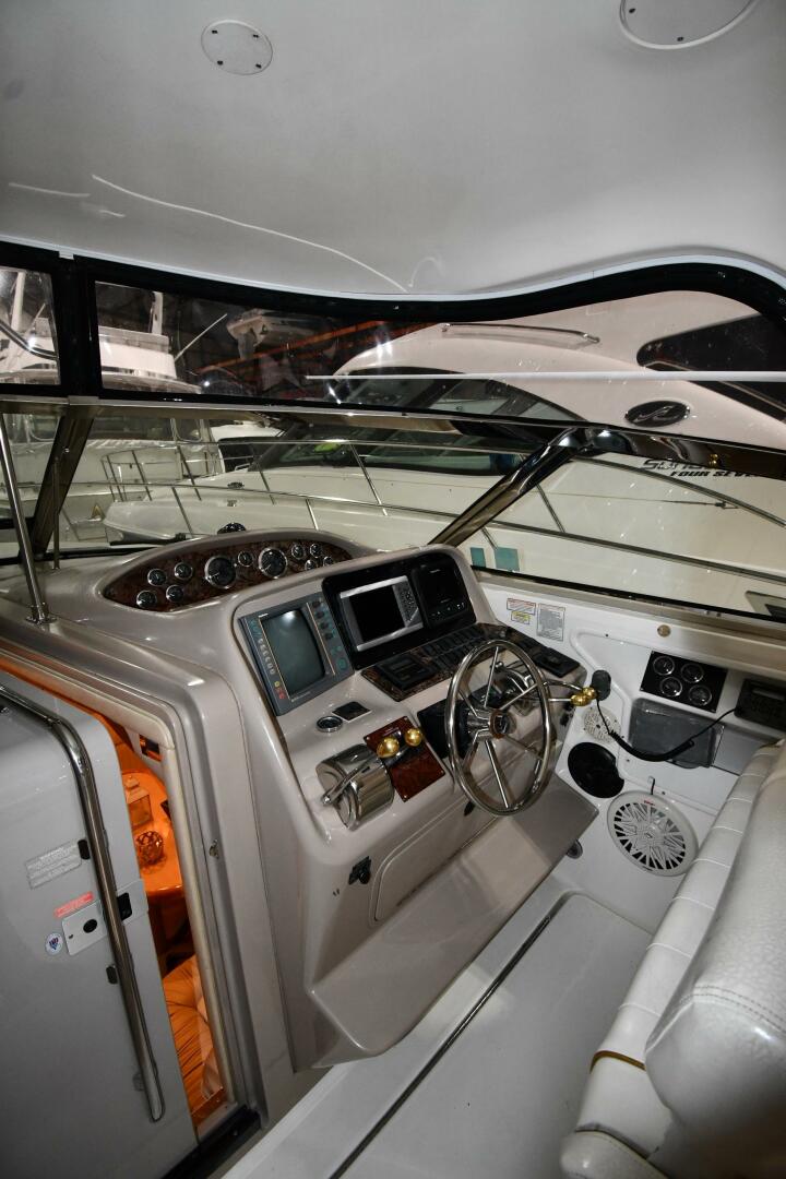 Slide: The Image of Sea Ray 370 Express Cruiser 2000 - 5118452