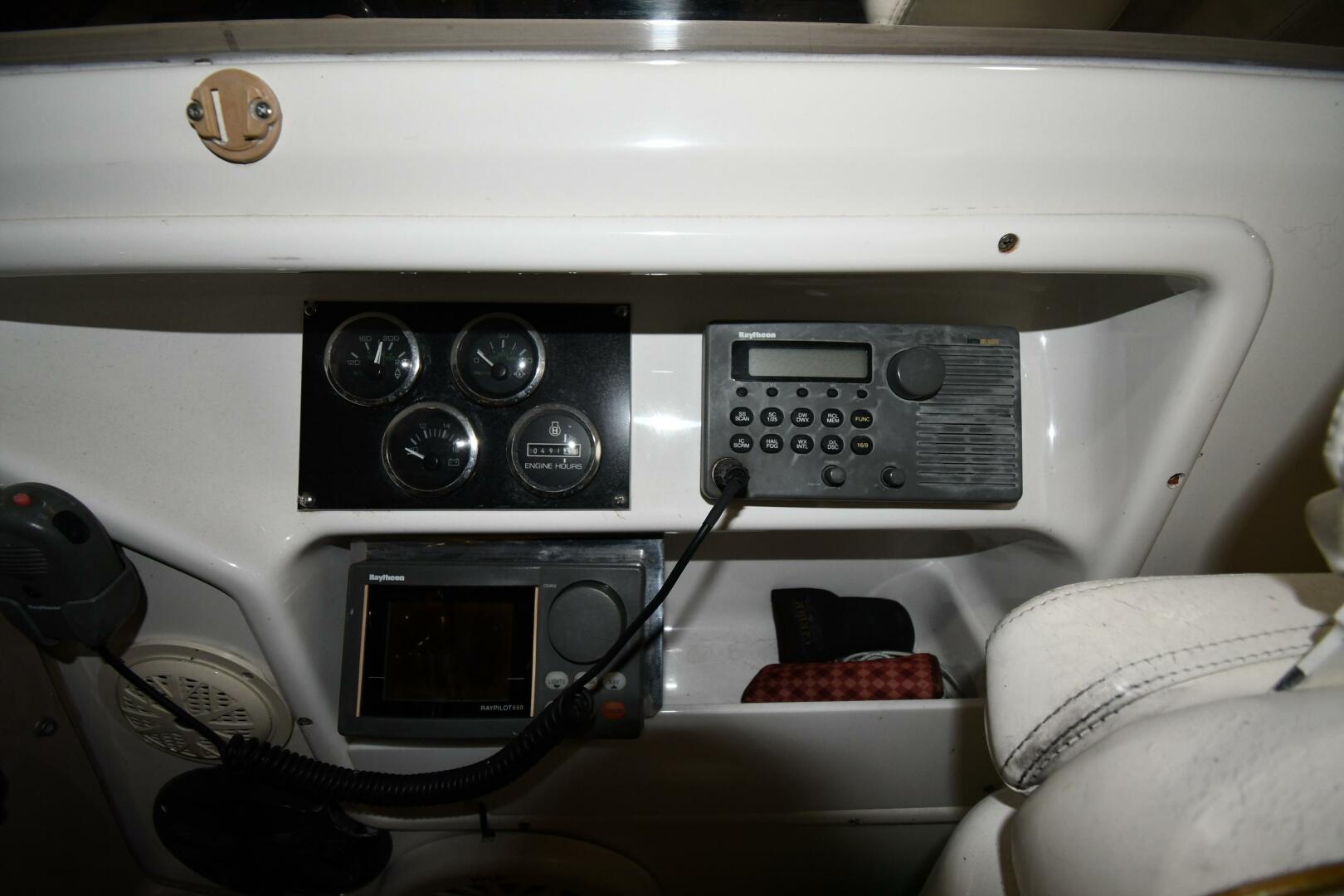 Slide: The Image of Sea Ray 370 Express Cruiser 2000 - 5118453