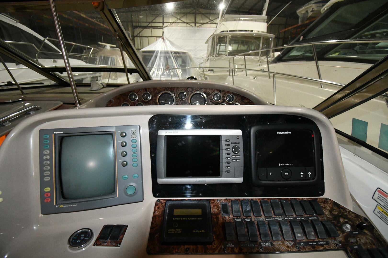 Slide: The Image of Sea Ray 370 Express Cruiser 2000 - 5118455