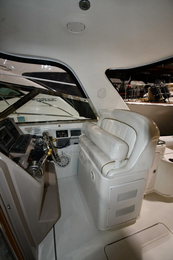 Slide: The Image of Sea Ray 370 Express Cruiser 2000 - 5118457
