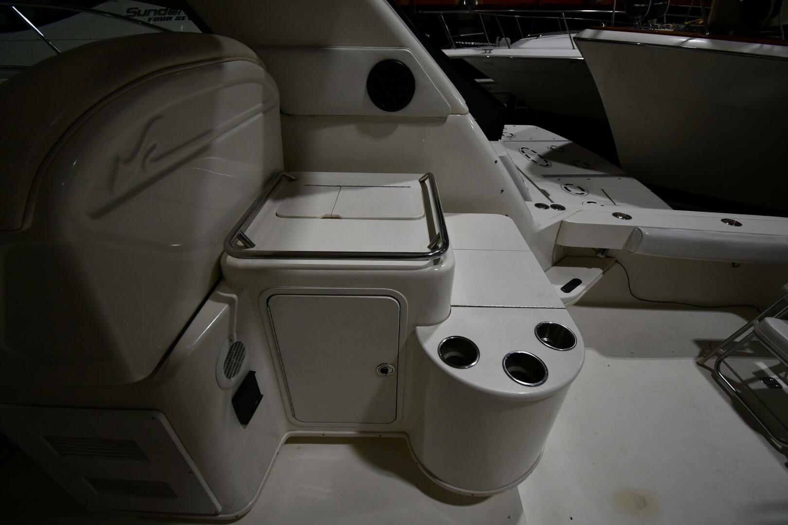 Slide: The Image of Sea Ray 370 Express Cruiser 2000 - 5118460