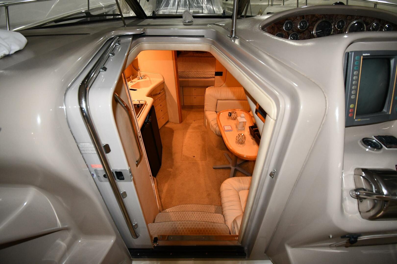 Slide: The Image of Sea Ray 370 Express Cruiser 2000 - 5118462