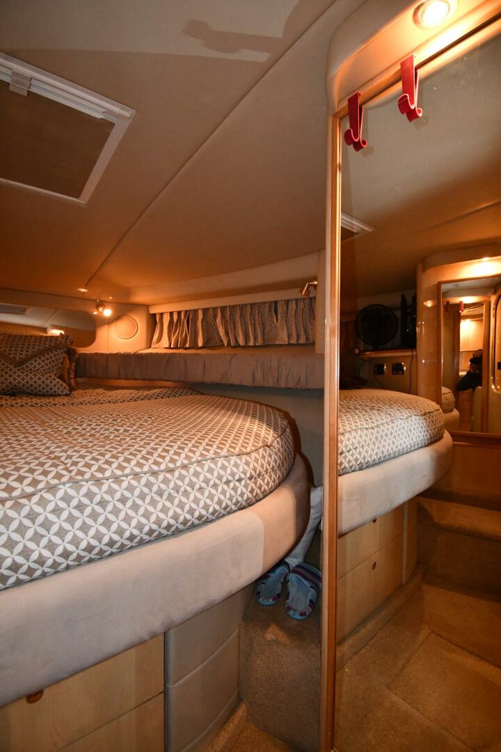 Slide: The Image of Sea Ray 370 Express Cruiser 2000 - 5118465