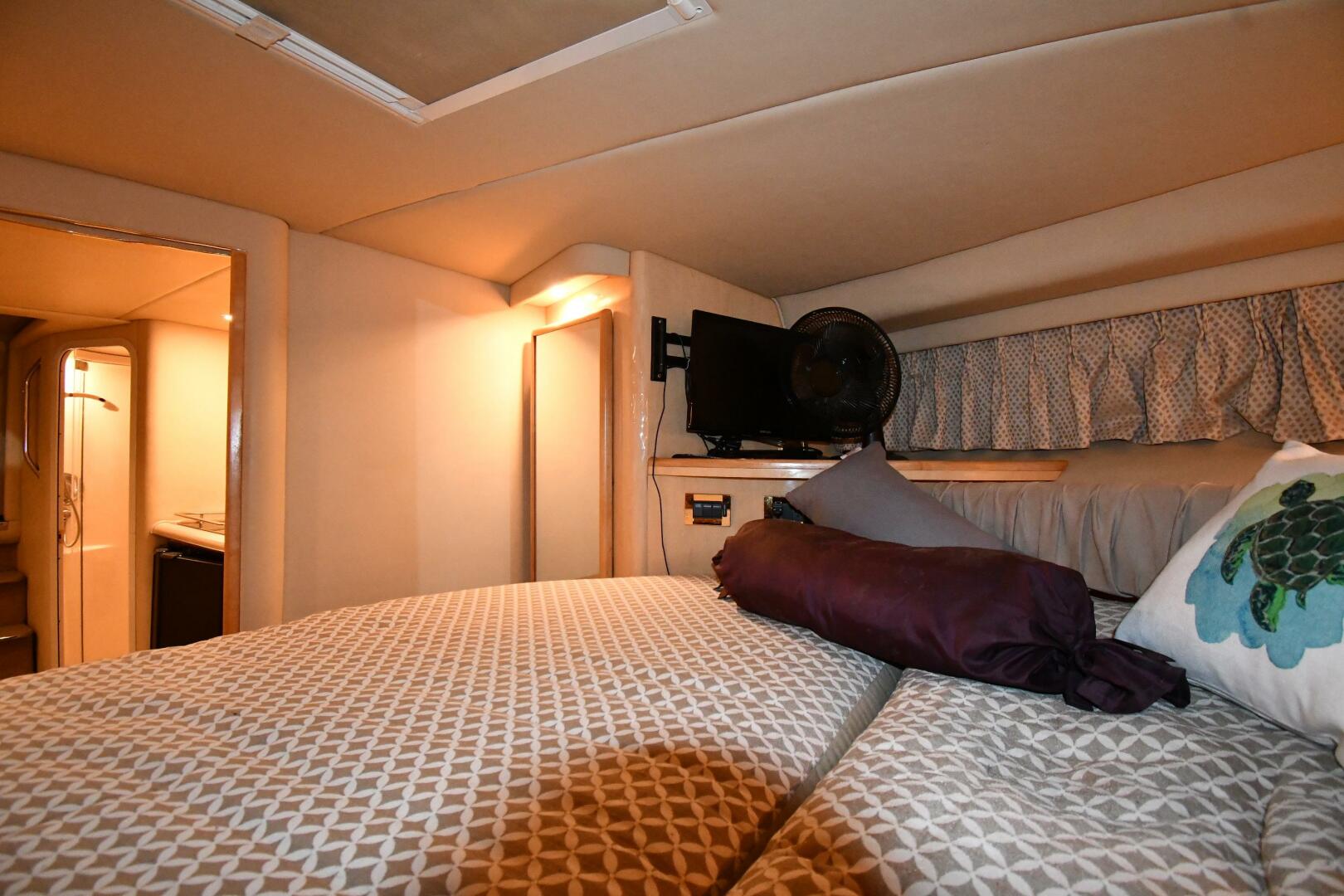 Slide: The Image of Sea Ray 370 Express Cruiser 2000 - 5118467