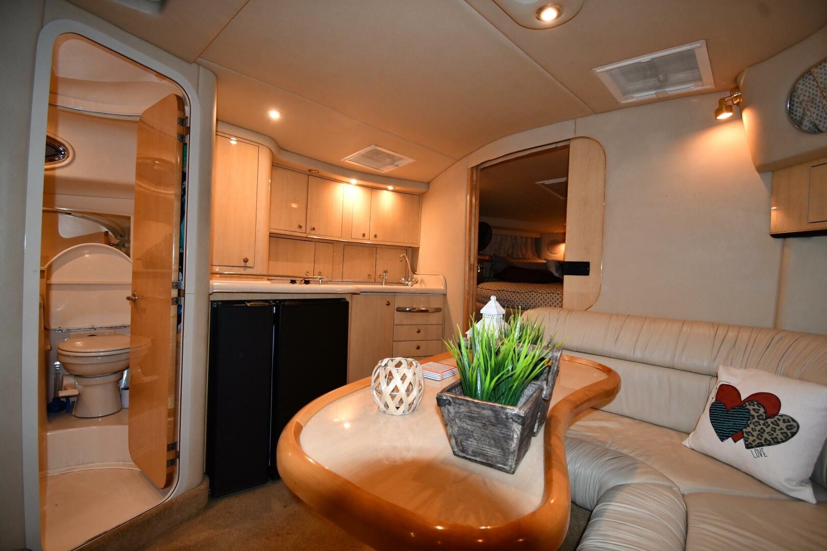 Slide: The Image of Sea Ray 370 Express Cruiser 2000 - 5118471