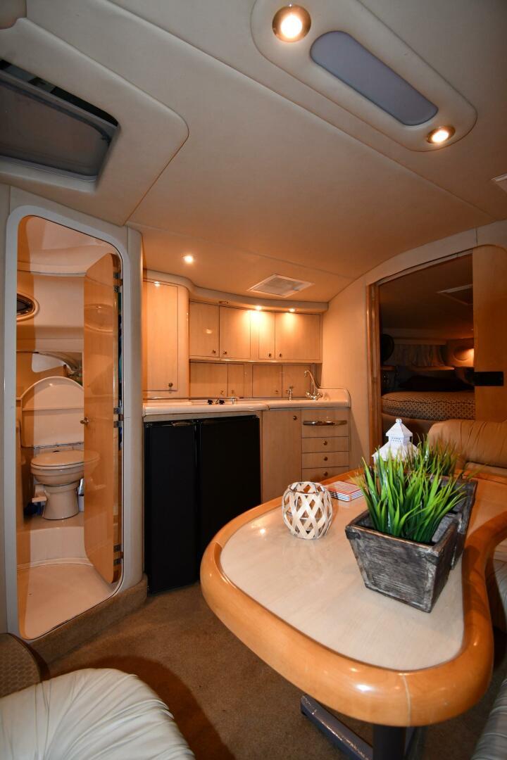 Slide: The Image of Sea Ray 370 Express Cruiser 2000 - 5118472