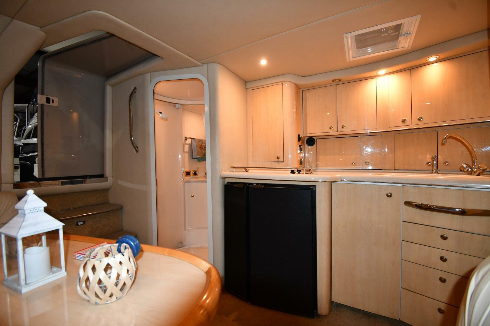 Slide: The Image of Sea Ray 370 Express Cruiser 2000 - 5118473