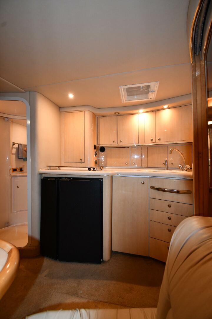 Slide: The Image of Sea Ray 370 Express Cruiser 2000 - 5118474