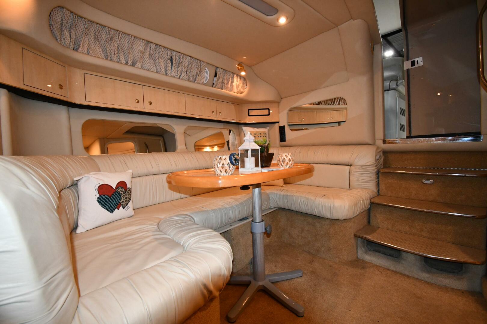 Slide: The Image of Sea Ray 370 Express Cruiser 2000 - 5118475