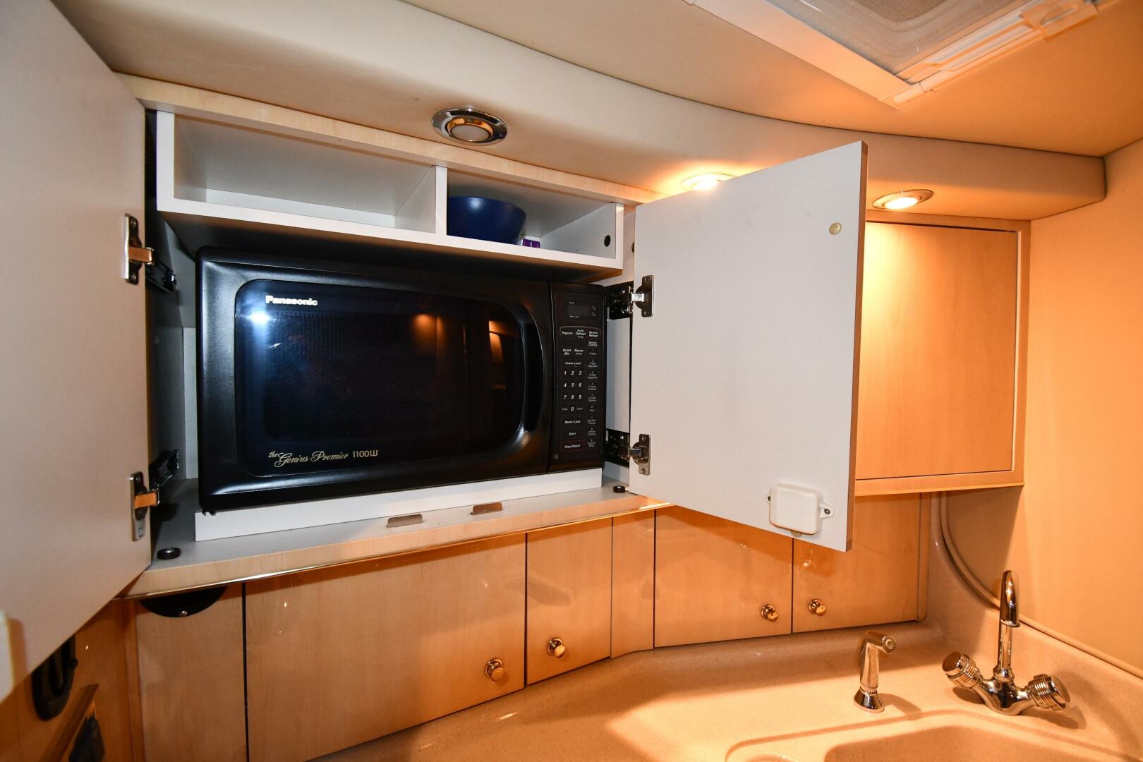 Slide: The Image of Sea Ray 370 Express Cruiser 2000 - 5118480