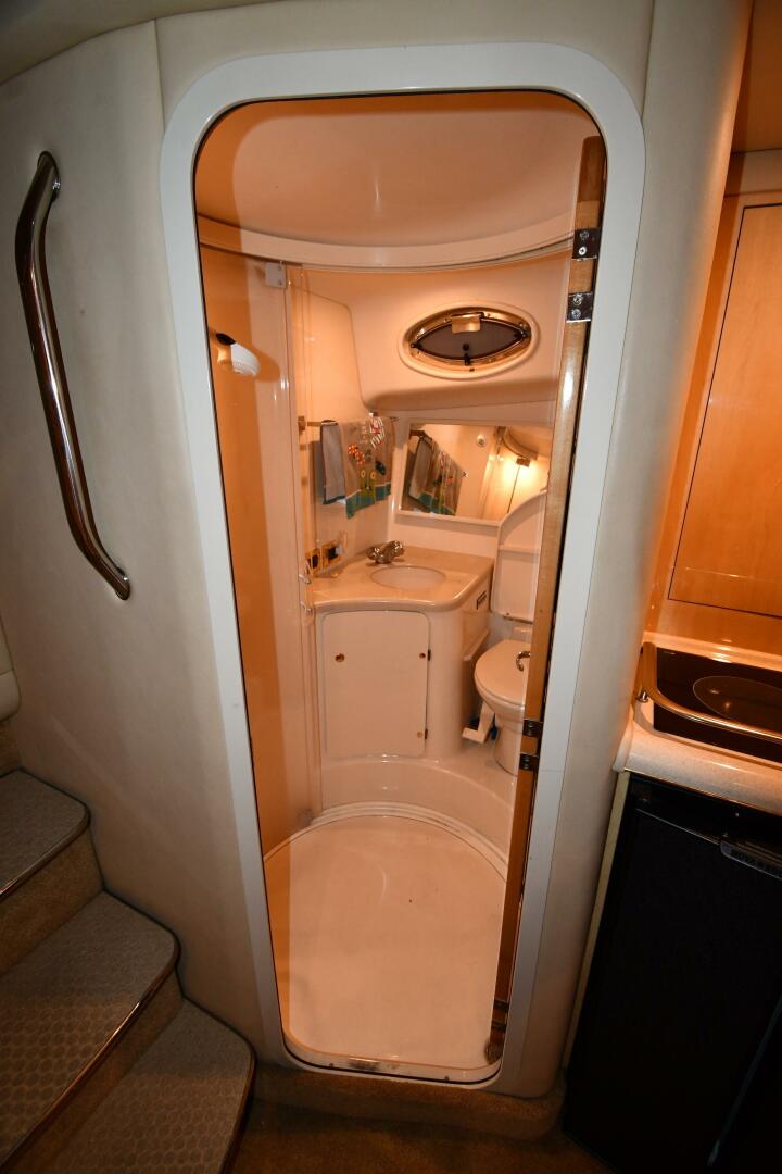 Slide: The Image of Sea Ray 370 Express Cruiser 2000 - 5118481