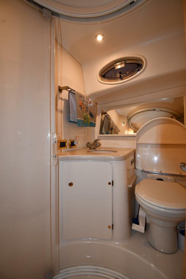 Slide: The Image of Sea Ray 370 Express Cruiser 2000 - 5118482