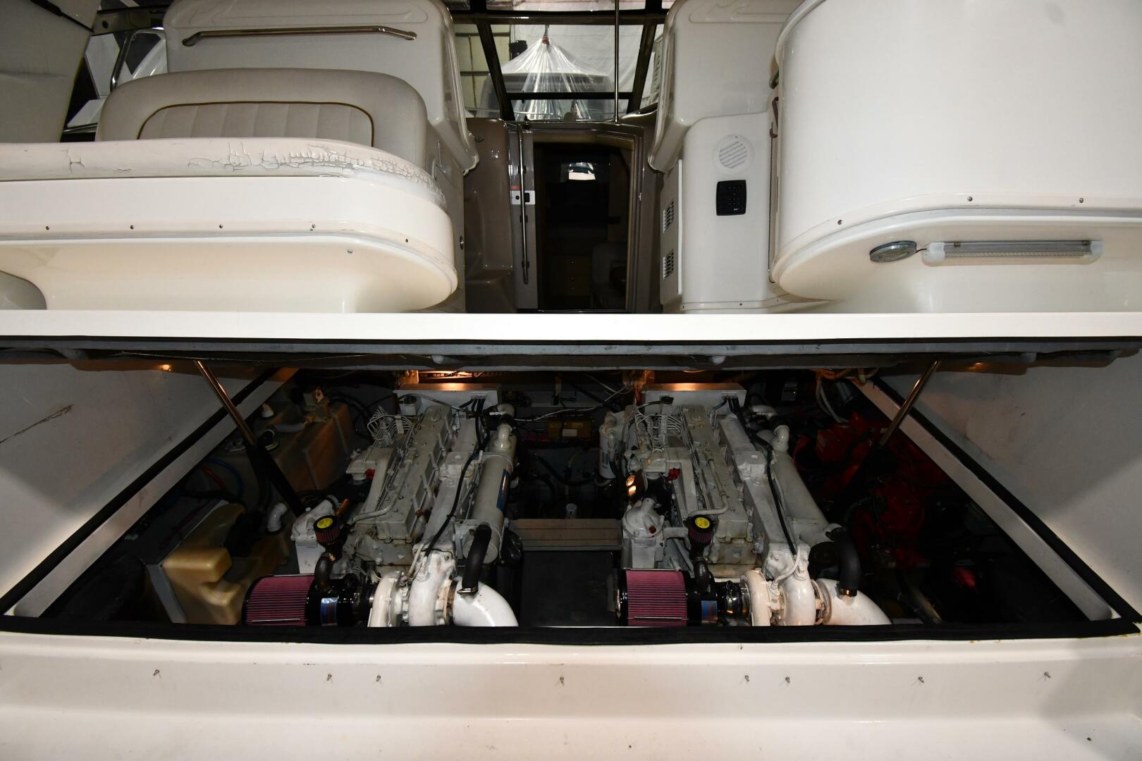 Slide: The Image of Sea Ray 370 Express Cruiser 2000 - 5118441