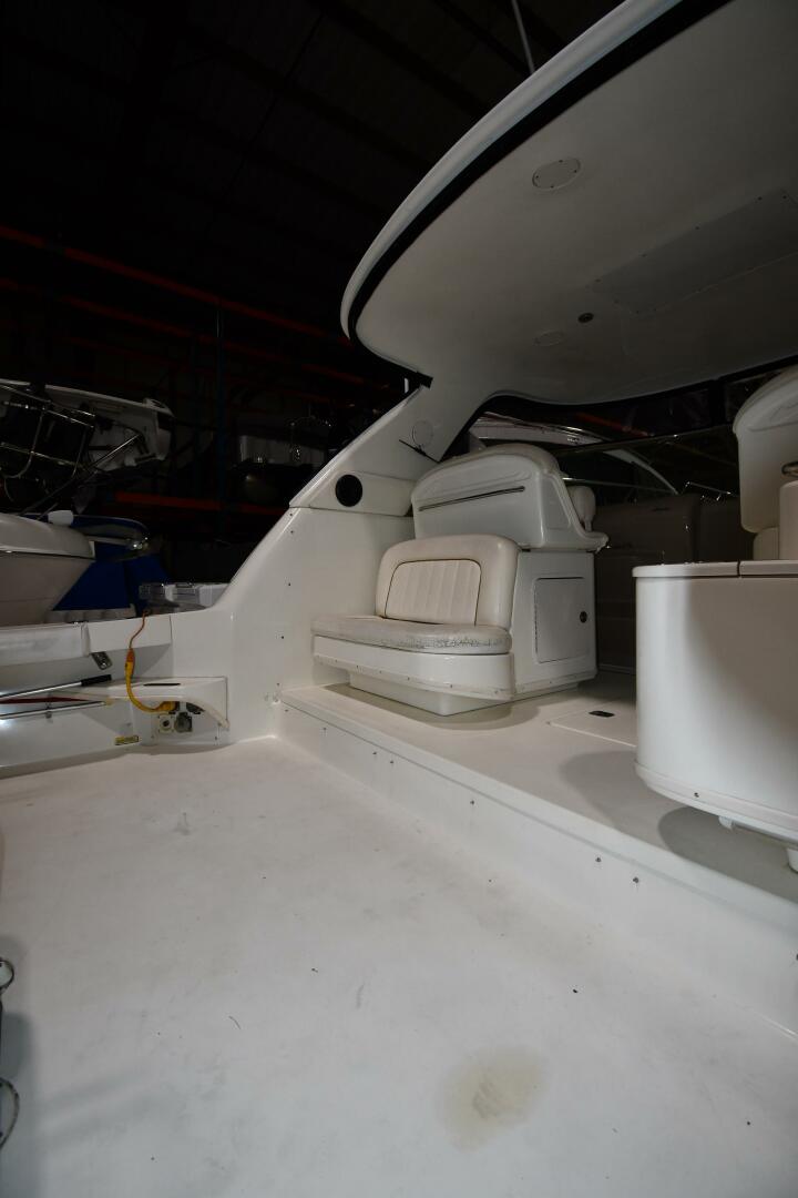 Slide: The Image of Sea Ray 370 Express Cruiser 2000 - 5118448