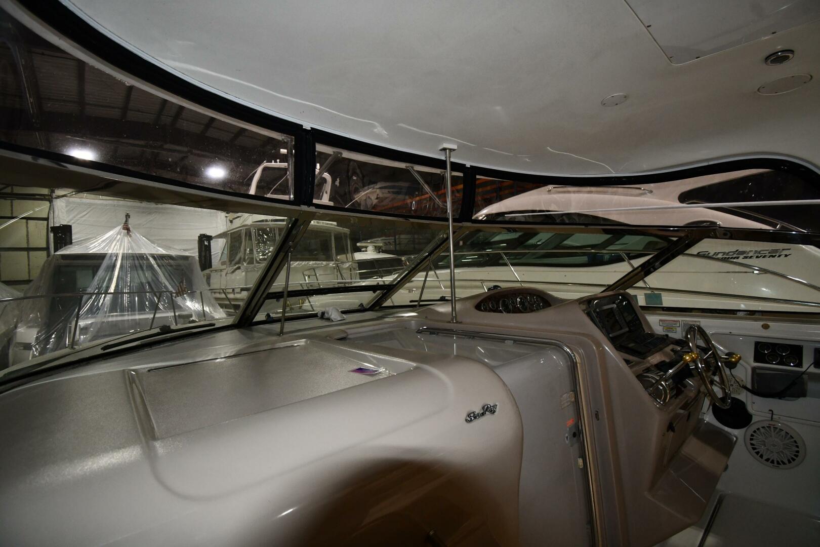 Slide: The Image of Sea Ray 370 Express Cruiser 2000 - 5118450