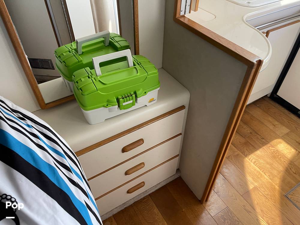Slide: The Image of Master Queen Dresser - 14144016