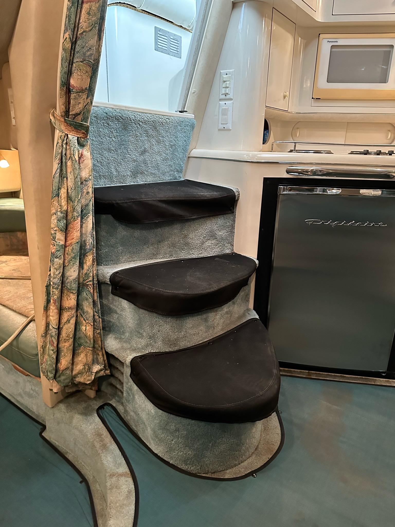 Slide: The Image of Sea Ray 370 Sundancer 1995 - 10