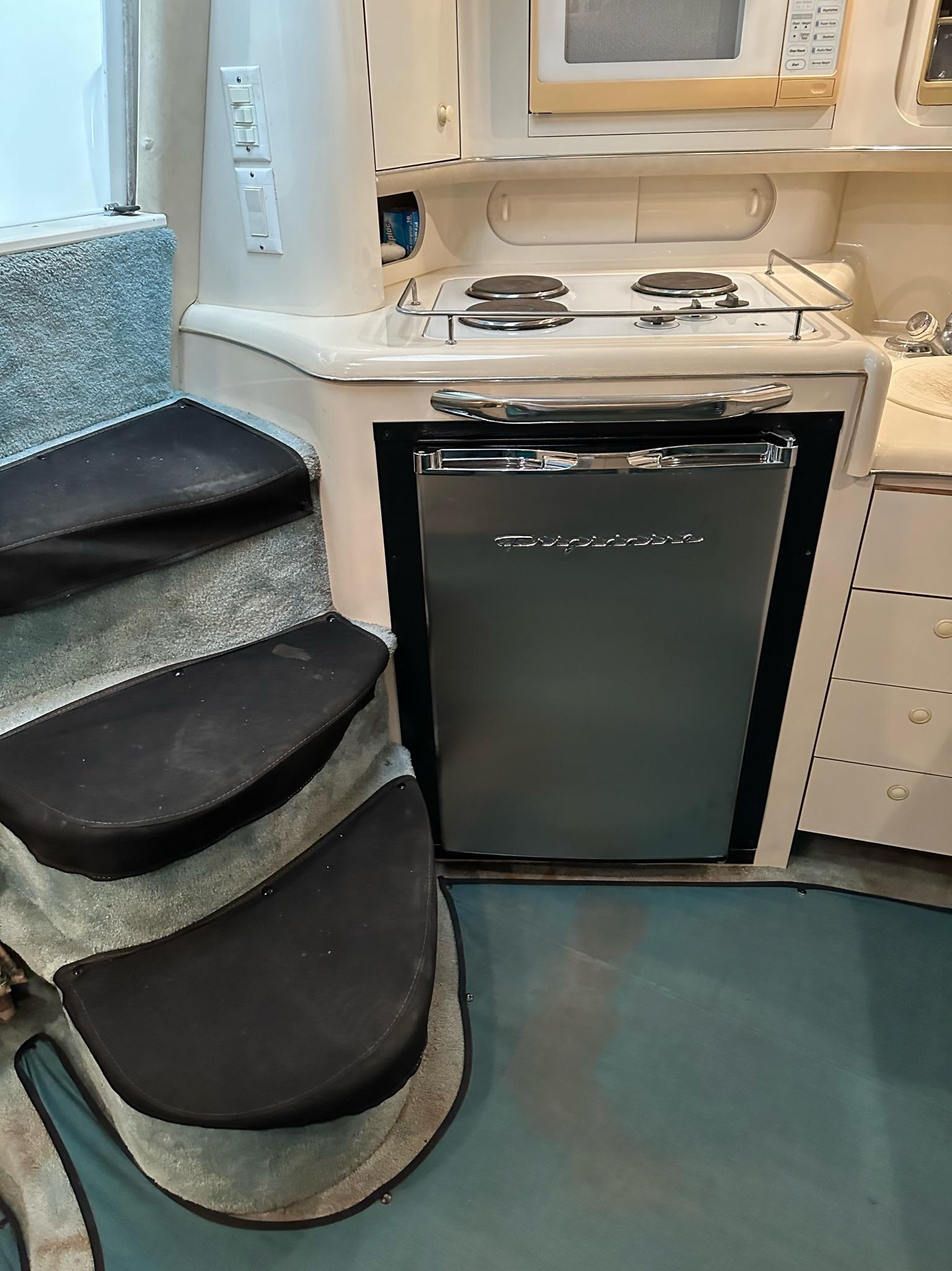 Slide: The Image of Sea Ray 370 Sundancer 1995 - 11