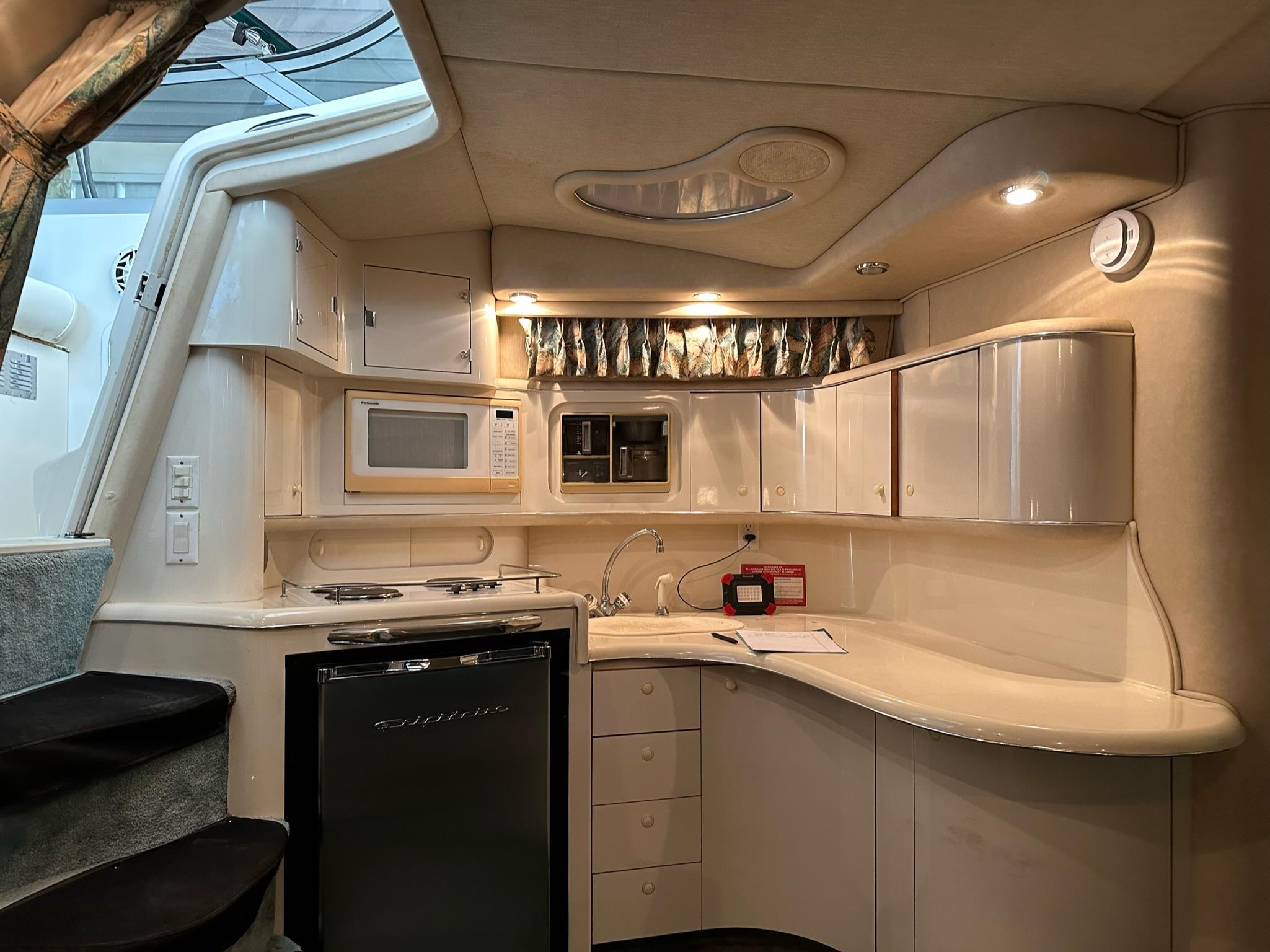 Slide: The Image of Sea Ray 370 Sundancer 1995 - 12