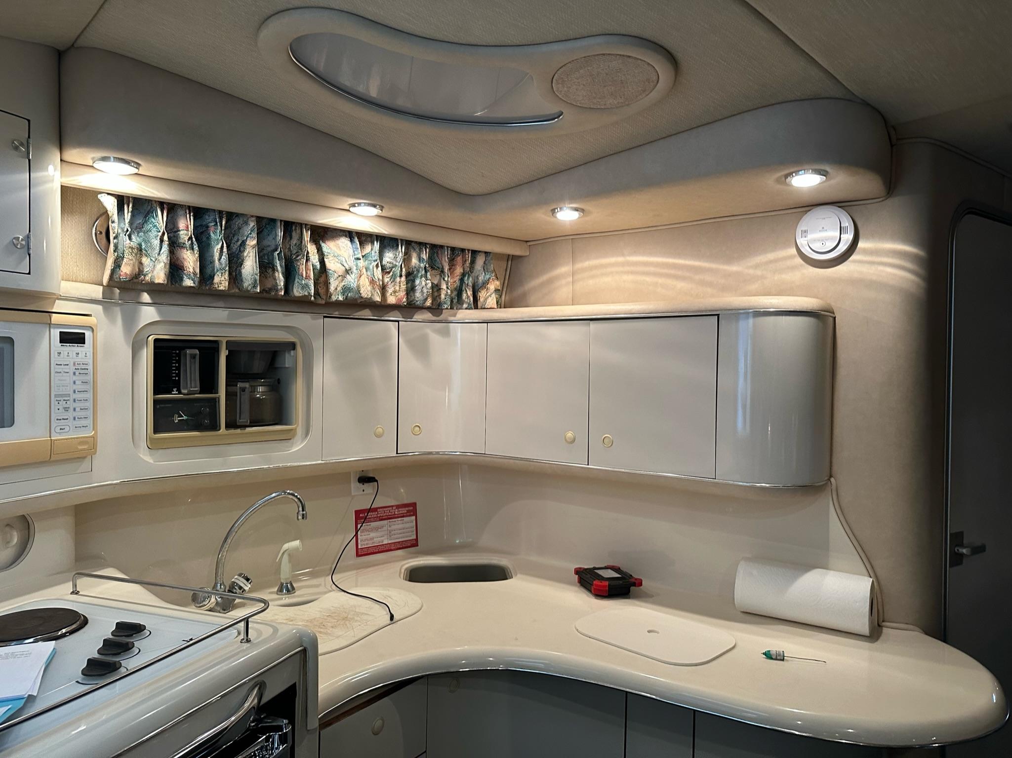 Slide: The Image of Sea Ray 370 Sundancer 1995 - 14