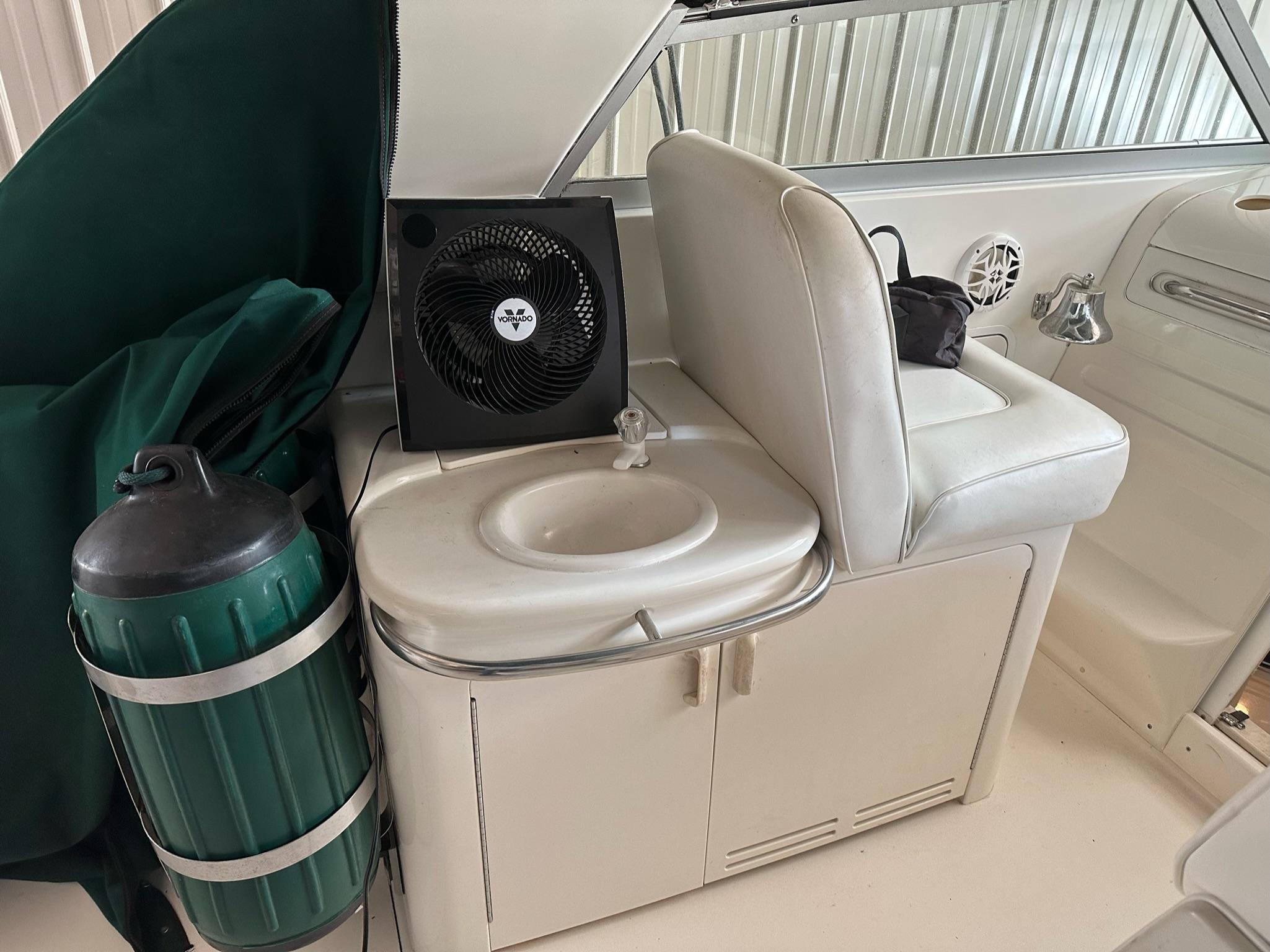 Slide: The Image of Sea Ray 370 Sundancer 1995 - 8