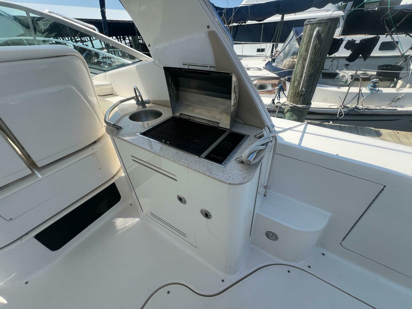 Slide: The Image of Sea Ray 370 Sundancer 2010 - 4482620