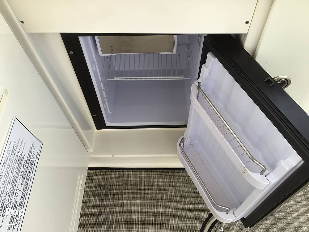 Slide: The Image of Sea Ray 370 Sundancer 2010 - 20